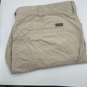 Columbia Sportswear Shorts Men's‎ Tan Khaki  Outdoors Flat Front Size 42 X8